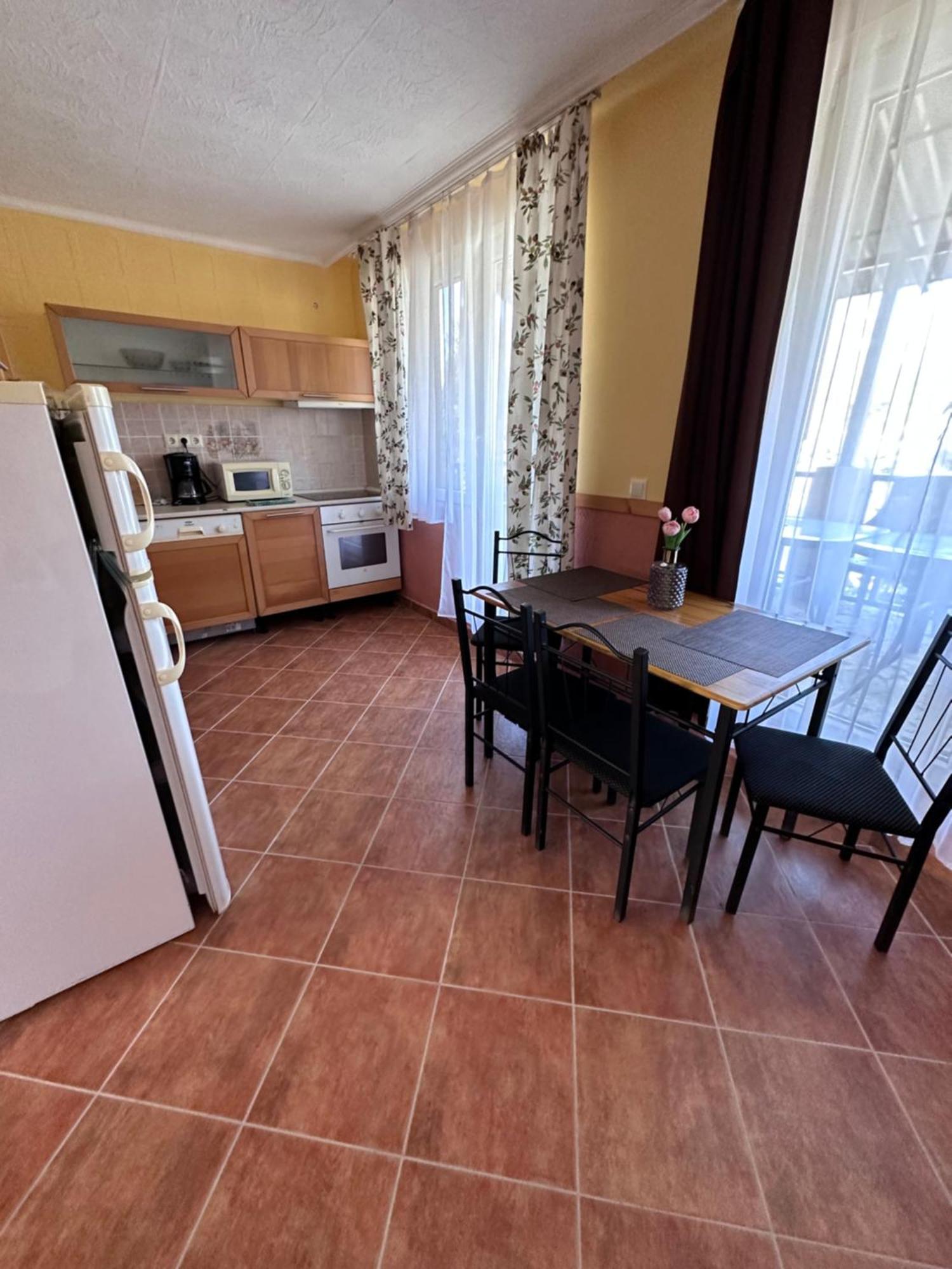 Aranyeso Apartman Hajduszoboszlo Ngoại thất bức ảnh